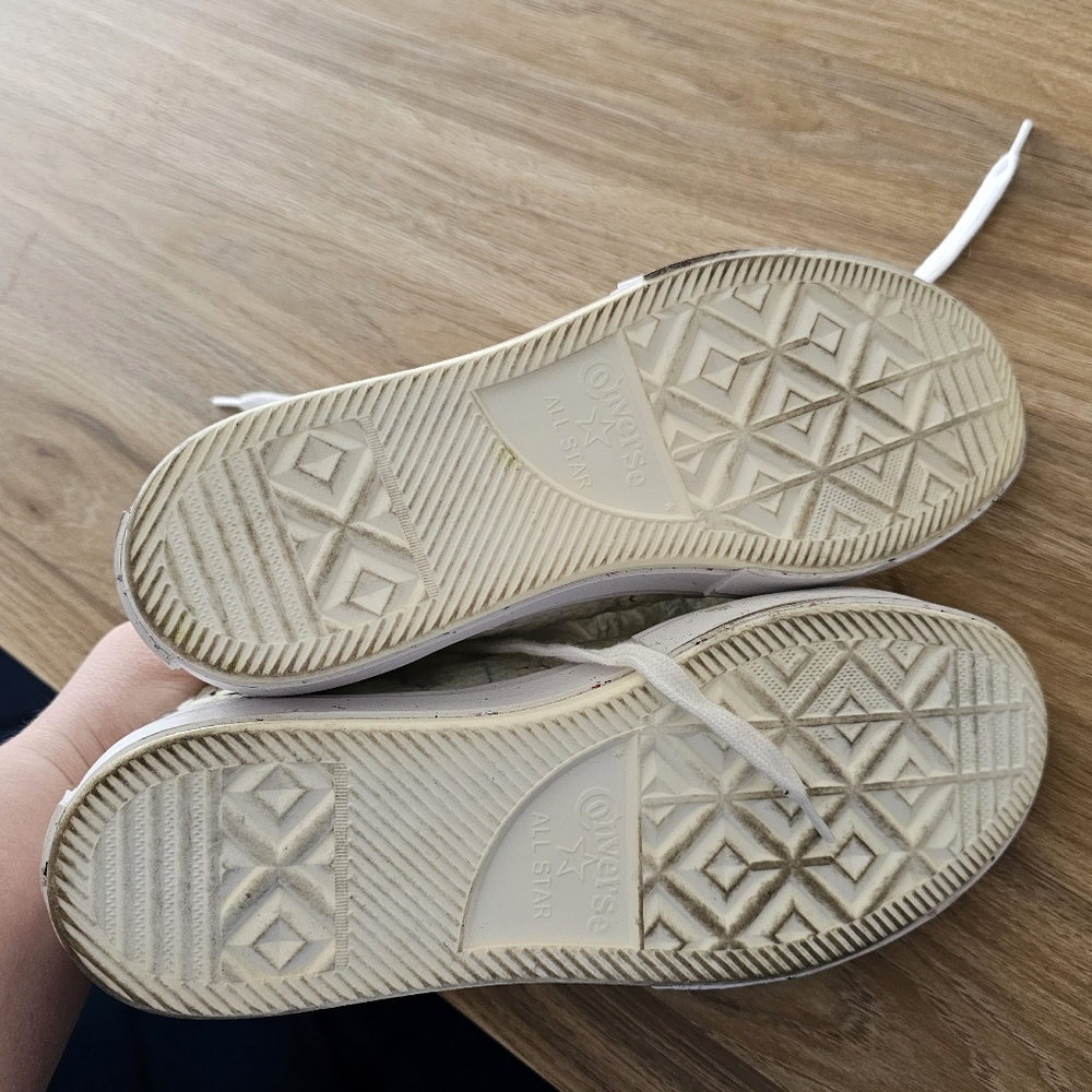 Converse unisex sizing- womens 9. - Picture 5 of 5